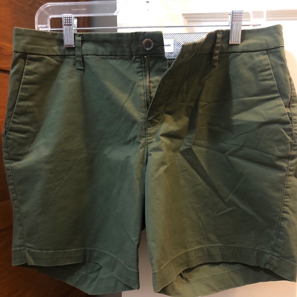Old Navy Relaxed Fit Mid Rise Everyday Shorts -Relax fit 5 in inseam